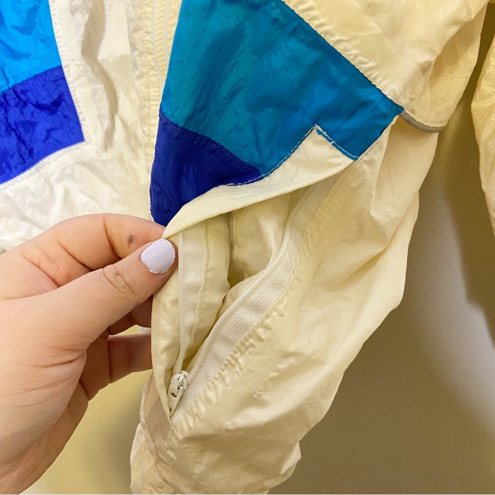 ASICS Vintage 90s MFT Crinkle Shell Jacket in Blue & Cream - Picture 5 of 7